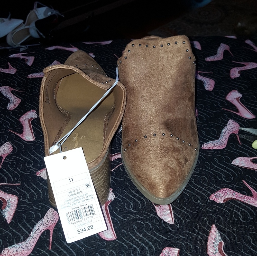 SOLD OUT nwt universal thread co slip ons